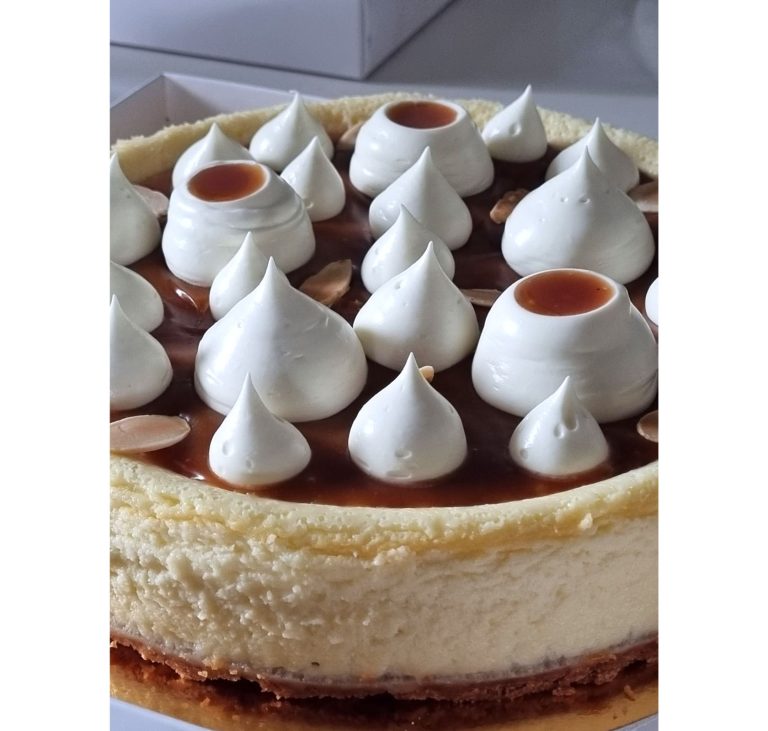 עוגת גבינה אפויה בציפוי קרמל מלוח- ללא קמח